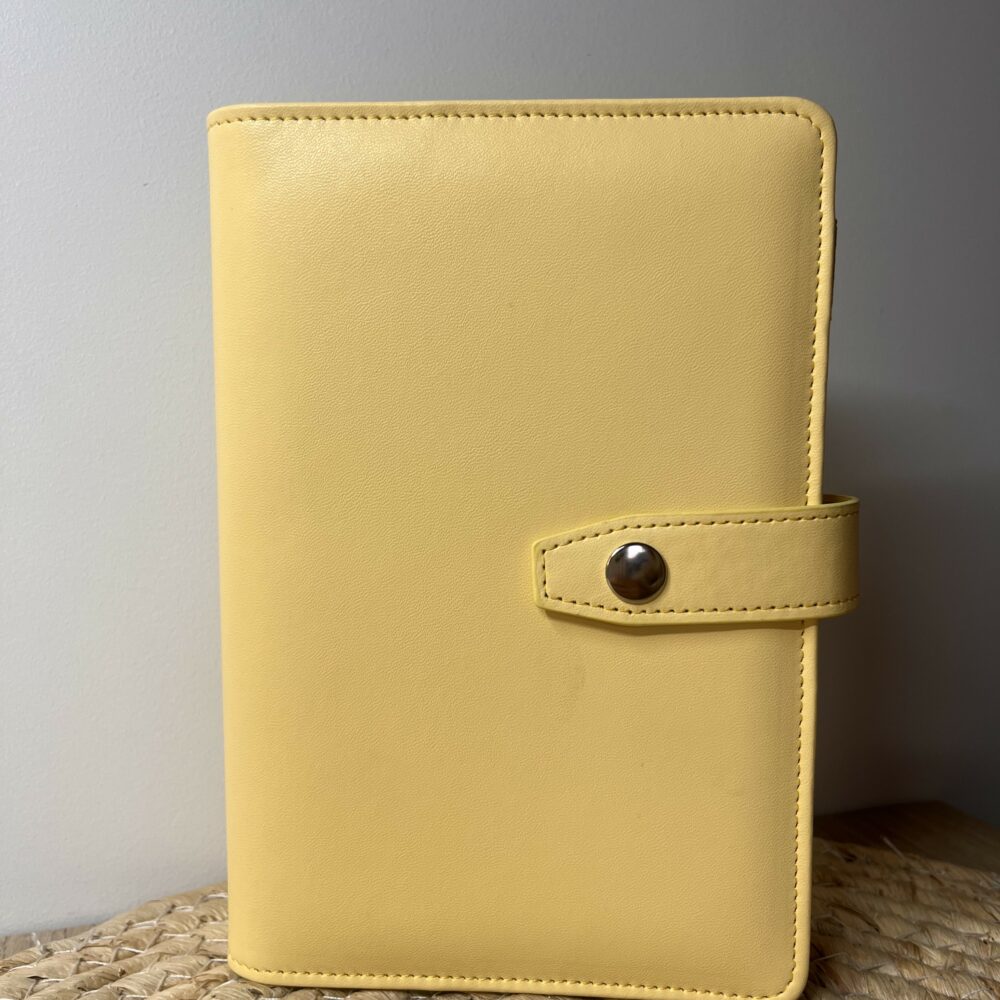 Classeur jaune (défaut intérieur)